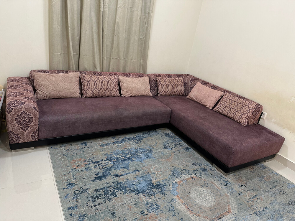 كنب نظيف جدا مع ٦ وسادات - 1