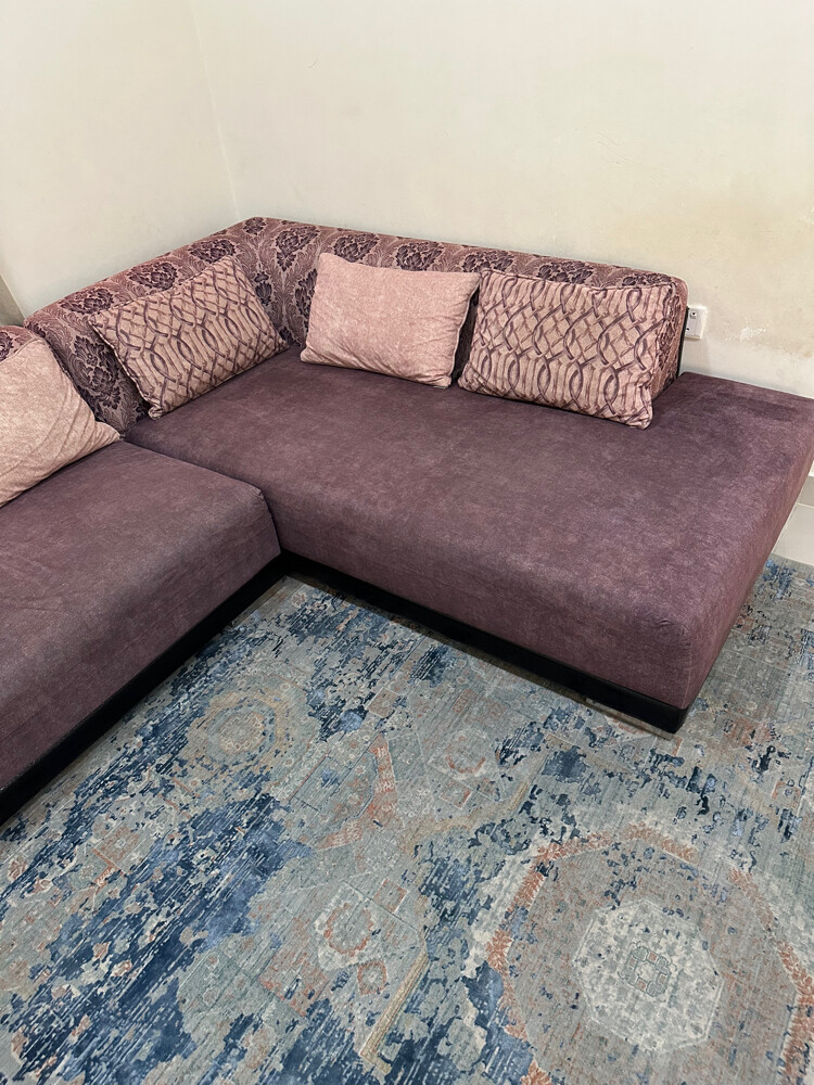 كنب نظيف جدا مع ٦ وسادات - 3
