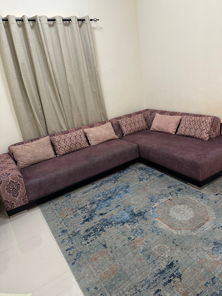 كنب نظيف جدا مع ٦ وسادات - 2