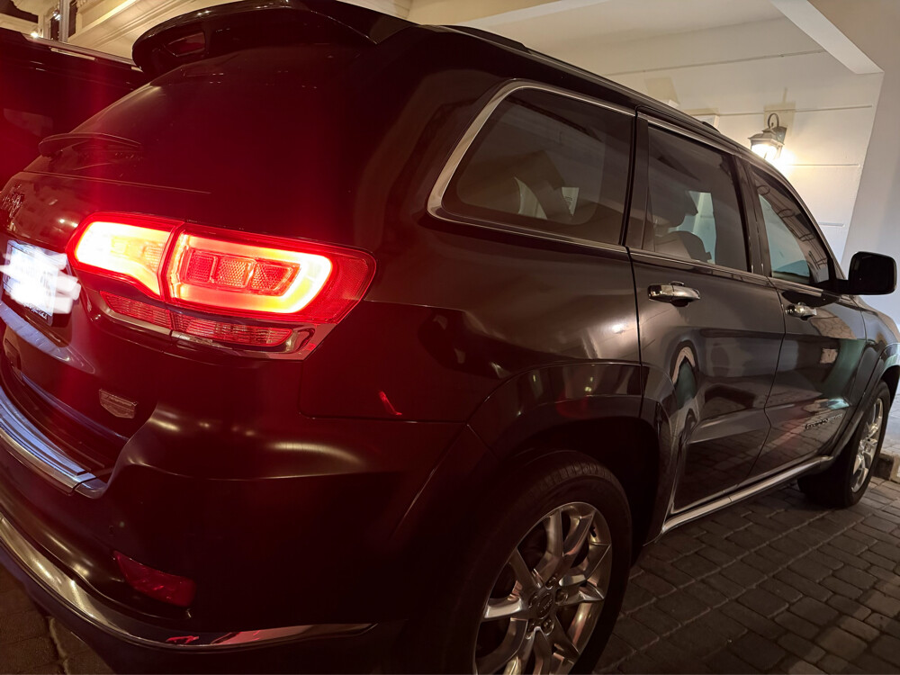 Grand Cherokee Summit- 5.7L HEMI V8 - 4