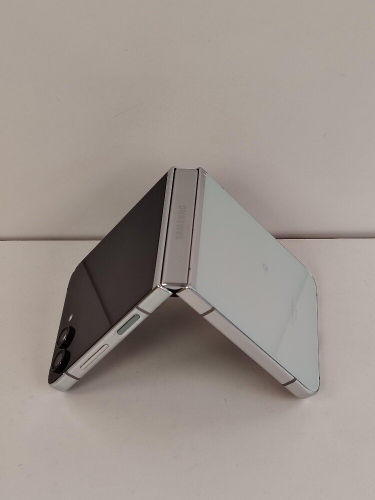 Samsung Z Flip (5) 256GB RAM 8GB - 5