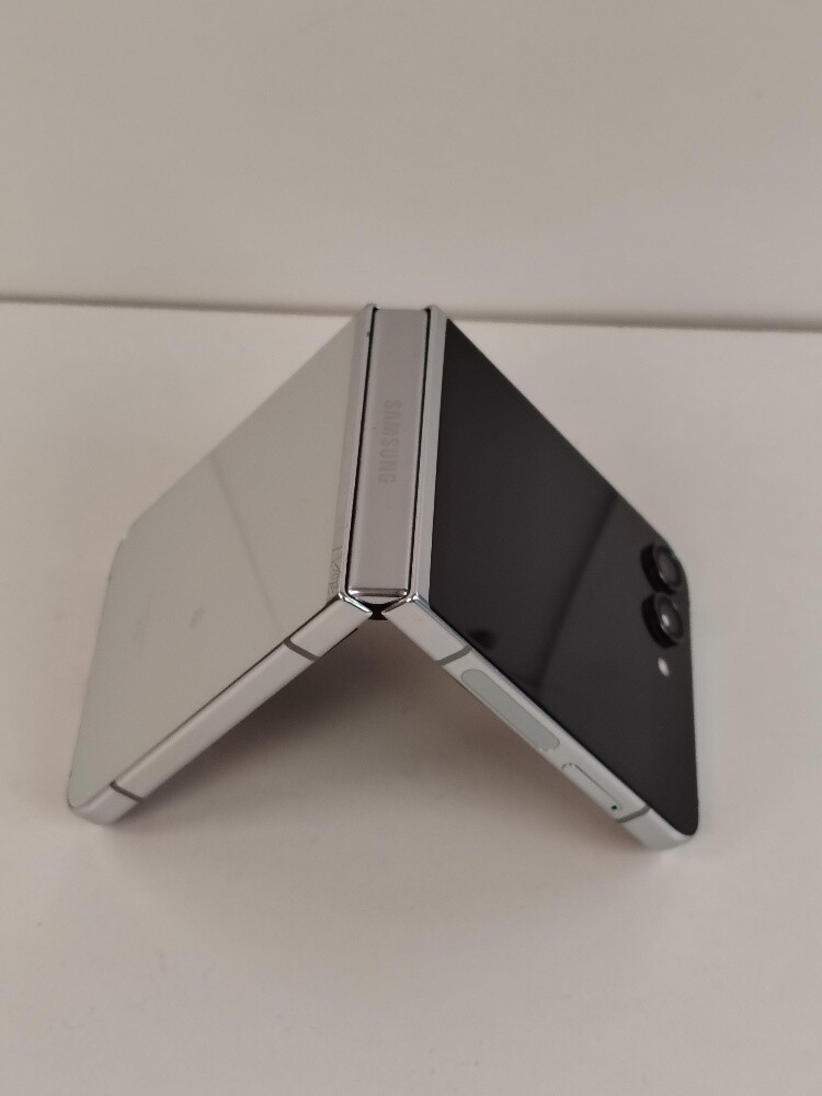 Samsung Z Flip (5) 256GB RAM 8GB - 7