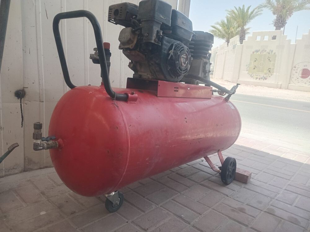 للبيع كمبريسور بترول هواء ٢٠٠ لتر - 1