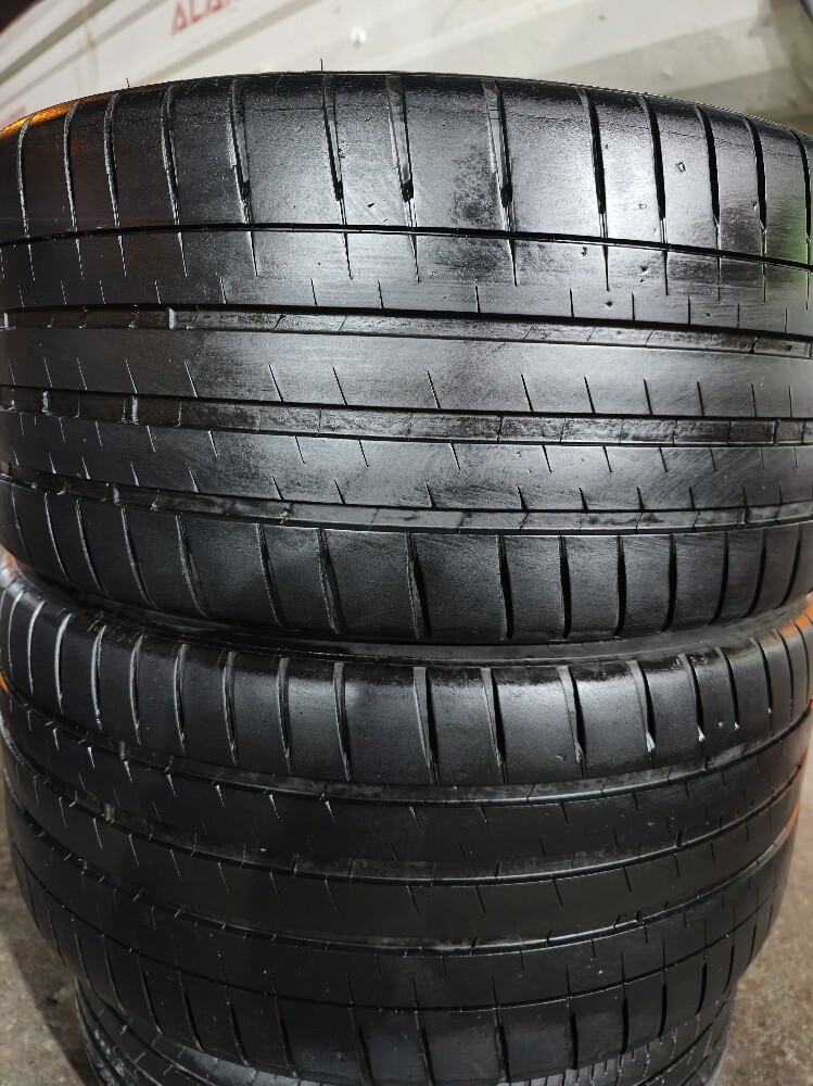 275/35/20 Michlin Tyre - 1