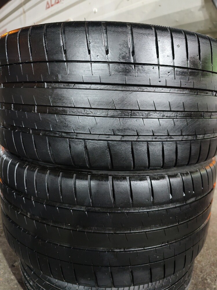 275/35/20 Michlin Tyre - 5