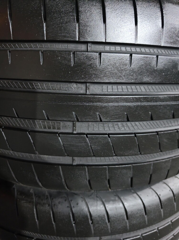 295/40/21 Goodyear Tyre - 1
