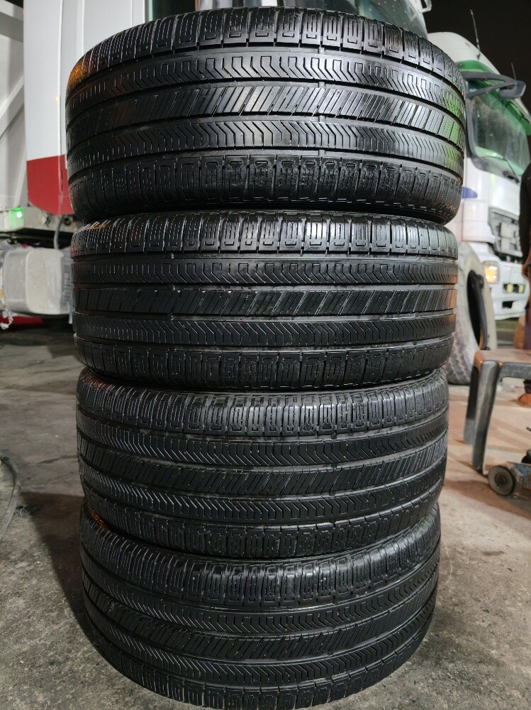275/40/22 Pirelli Tyre - 6