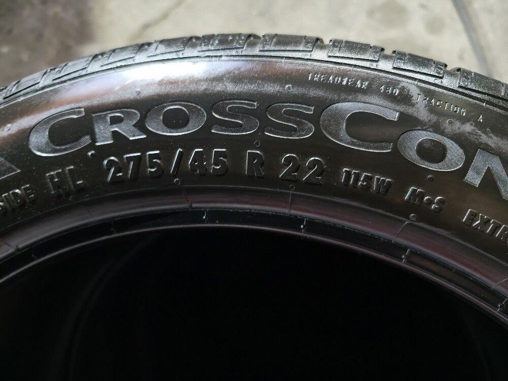 275/40/22 Pirelli Tyre - 3