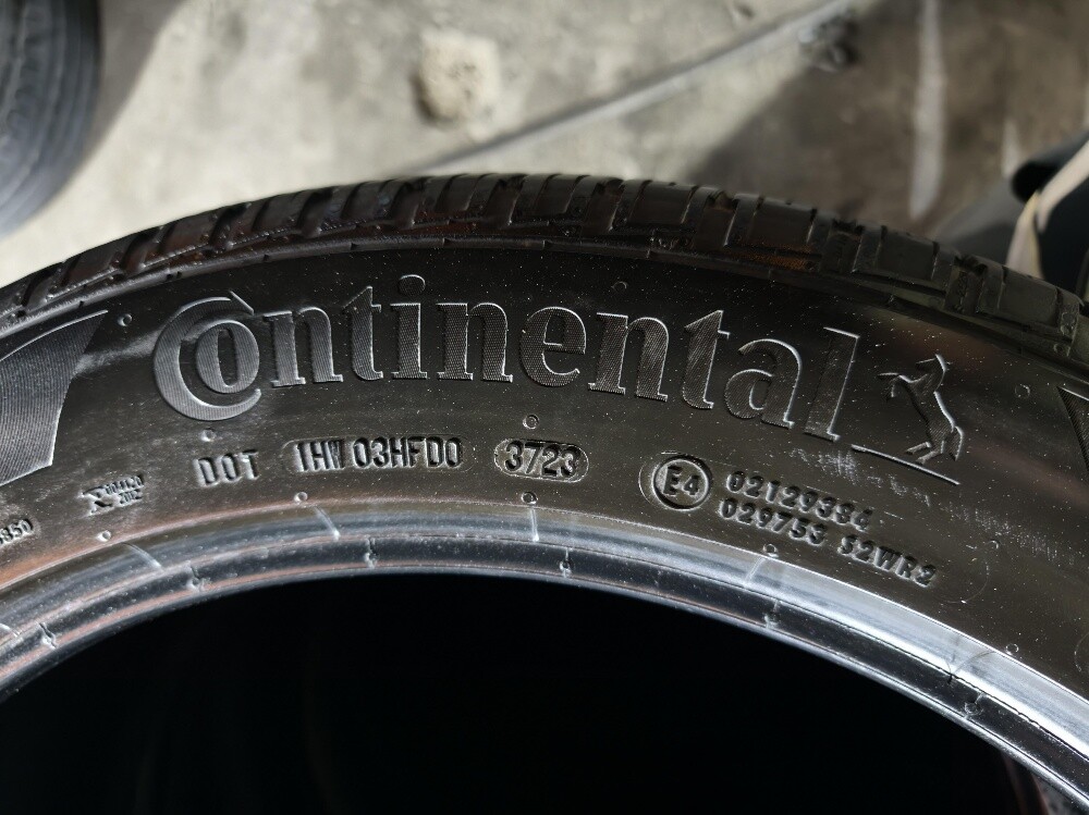 275/40/22 Pirelli Tyre - 4