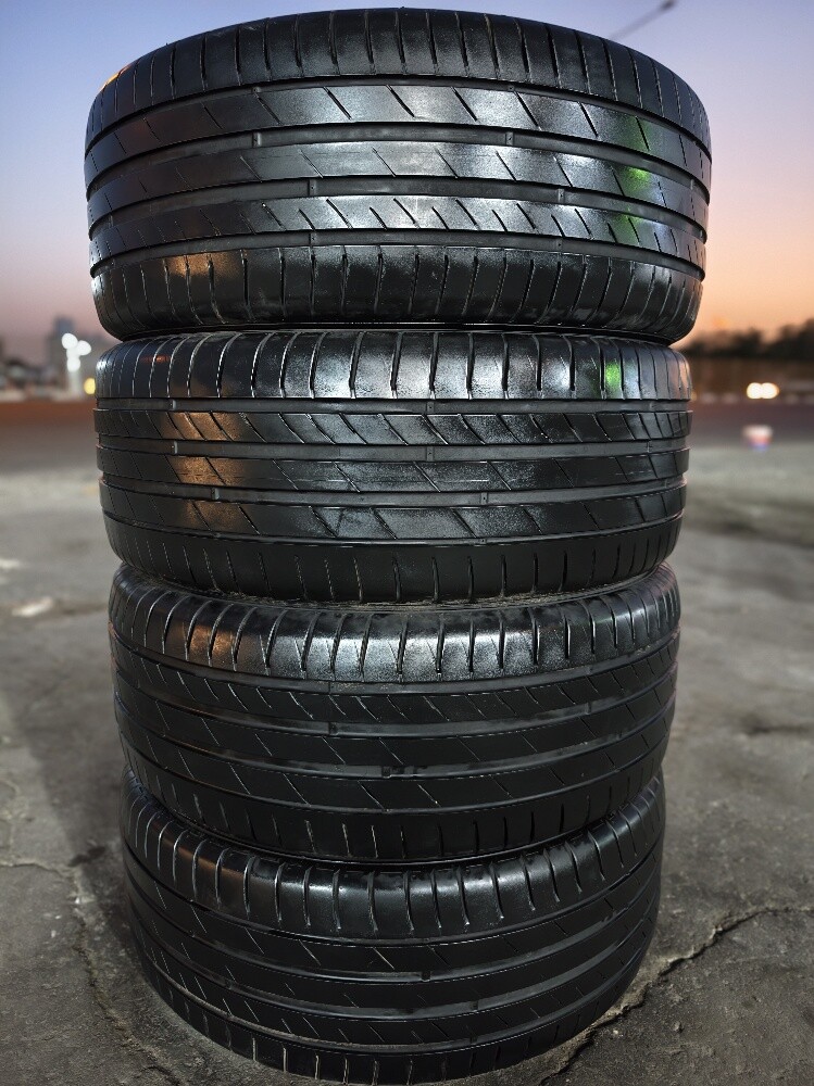 255/45/20 Kumho Tyre 2025 - 2