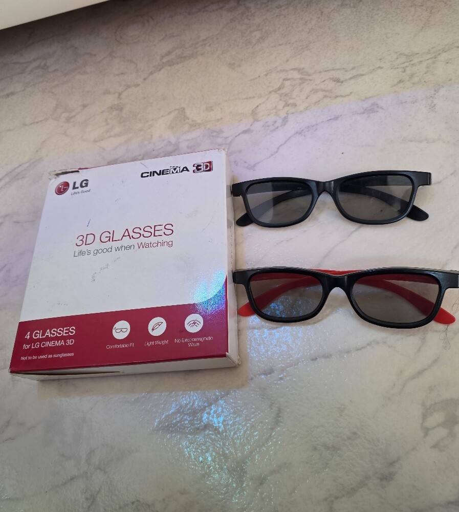 LG 3D TV 55" FOR SALE 6 3D GLASS - 3