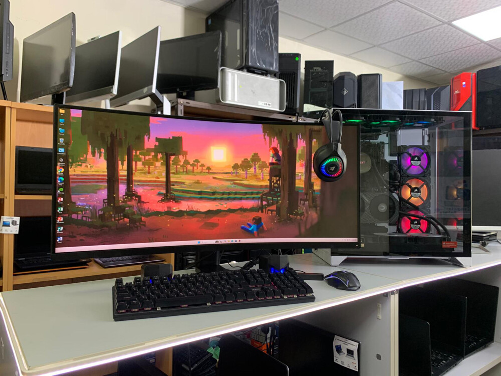 High End Gaming PC Curved Monitor - 5