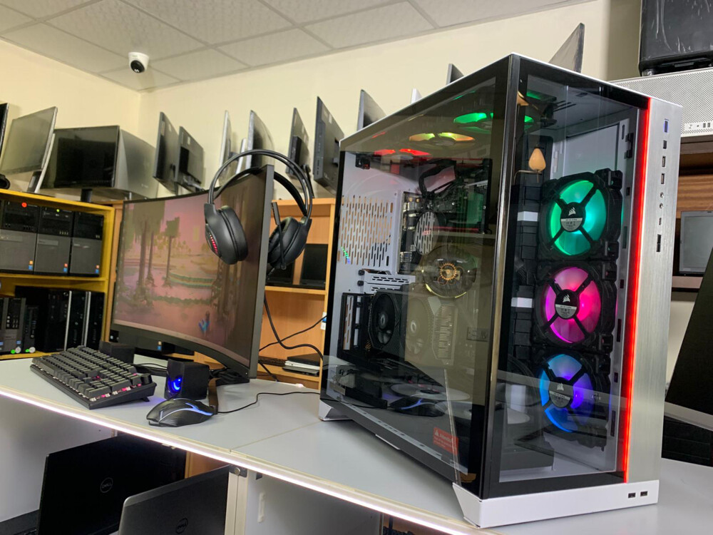 High End Gaming PC Curved Monitor - 6