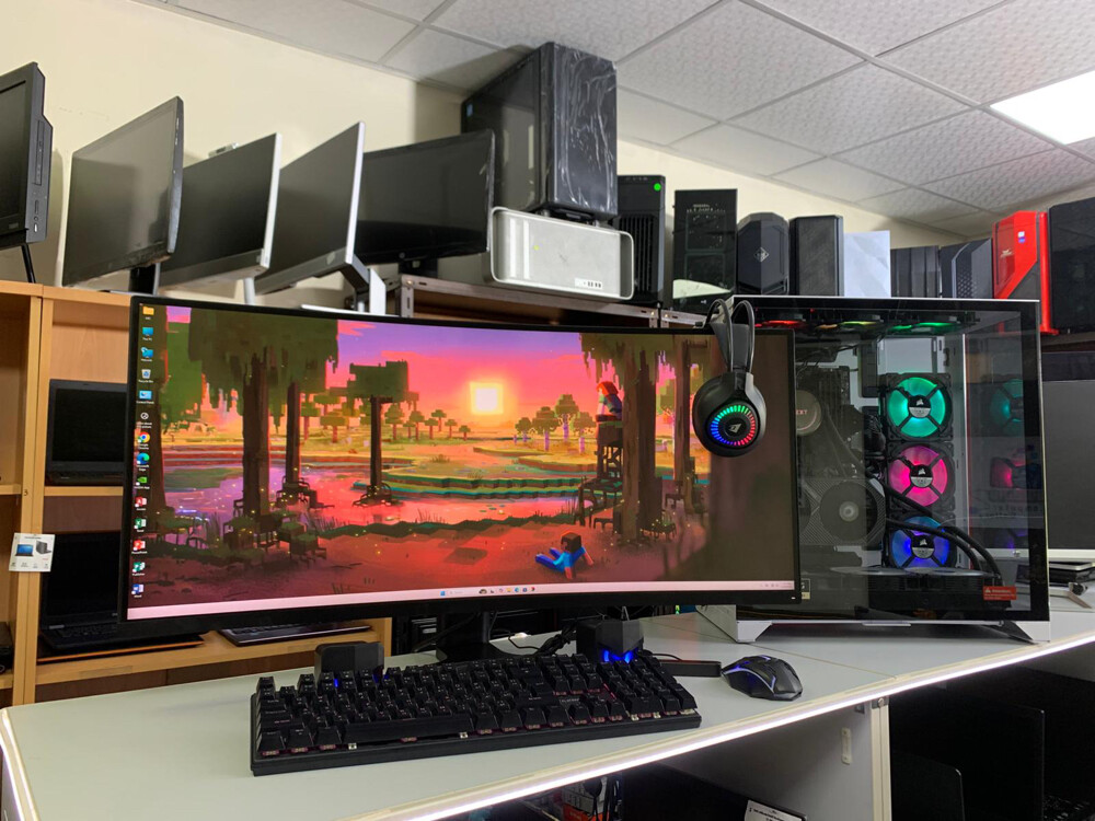 High End Gaming PC Curved Monitor - 3