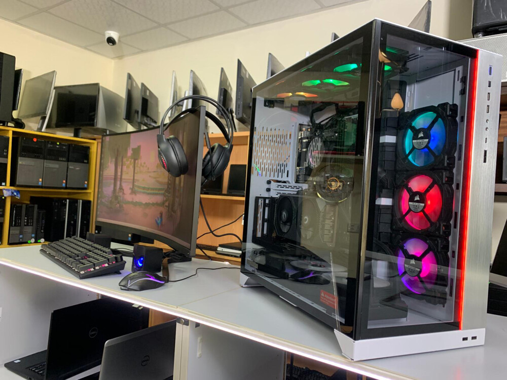 High End Gaming PC Curved Monitor - 4
