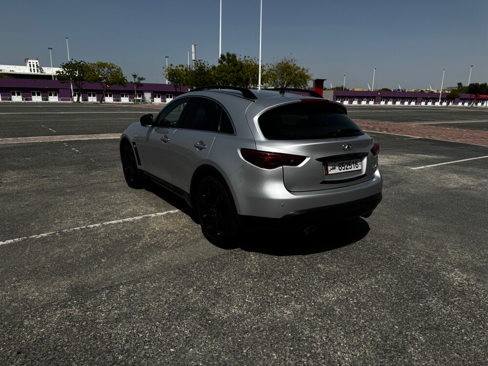 Sale - Infiniti QX70S 2015 -130k km - 5