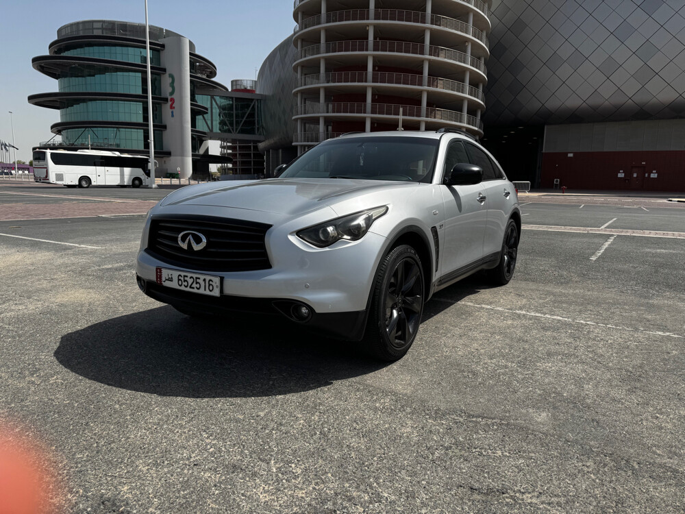 Sale - Infiniti QX70S 2015 -130k km - 1