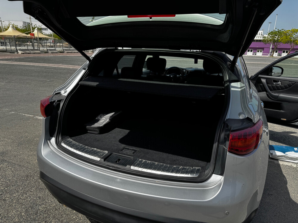 Sale - Infiniti QX70S 2015 -130k km - 12