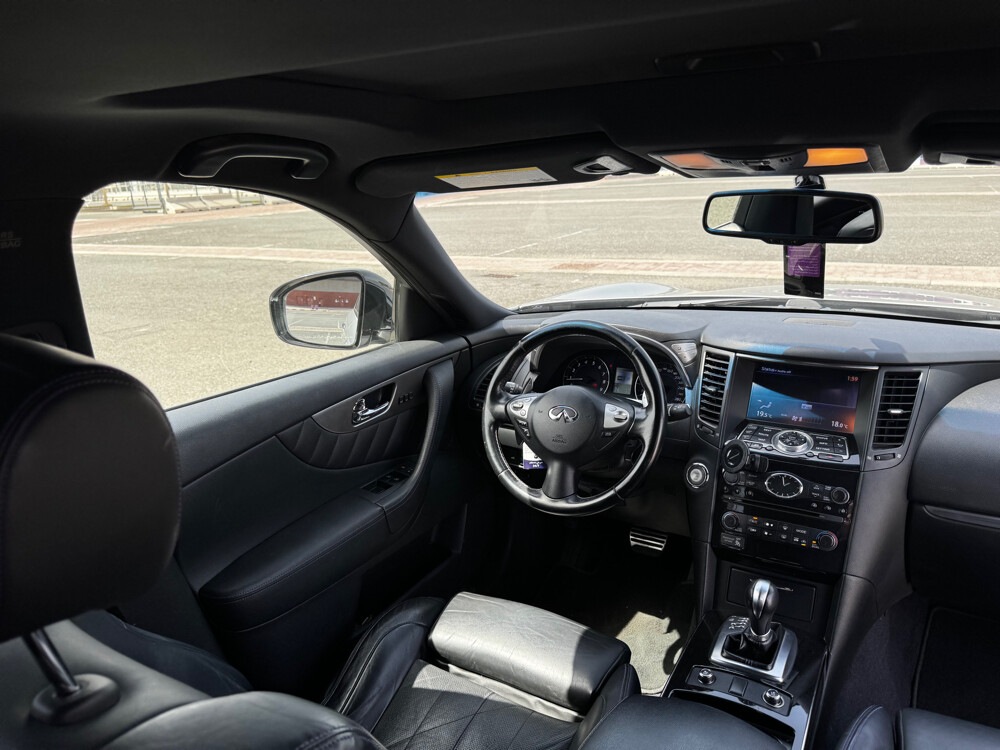 Sale - Infiniti QX70S 2015 -130k km - 9