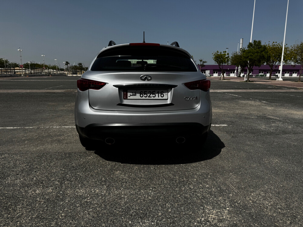 Sale - Infiniti QX70S 2015 -130k km - 4