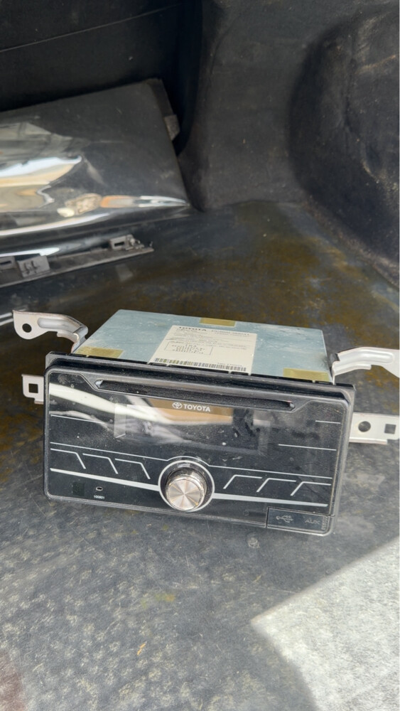 Toyota original media player - 1