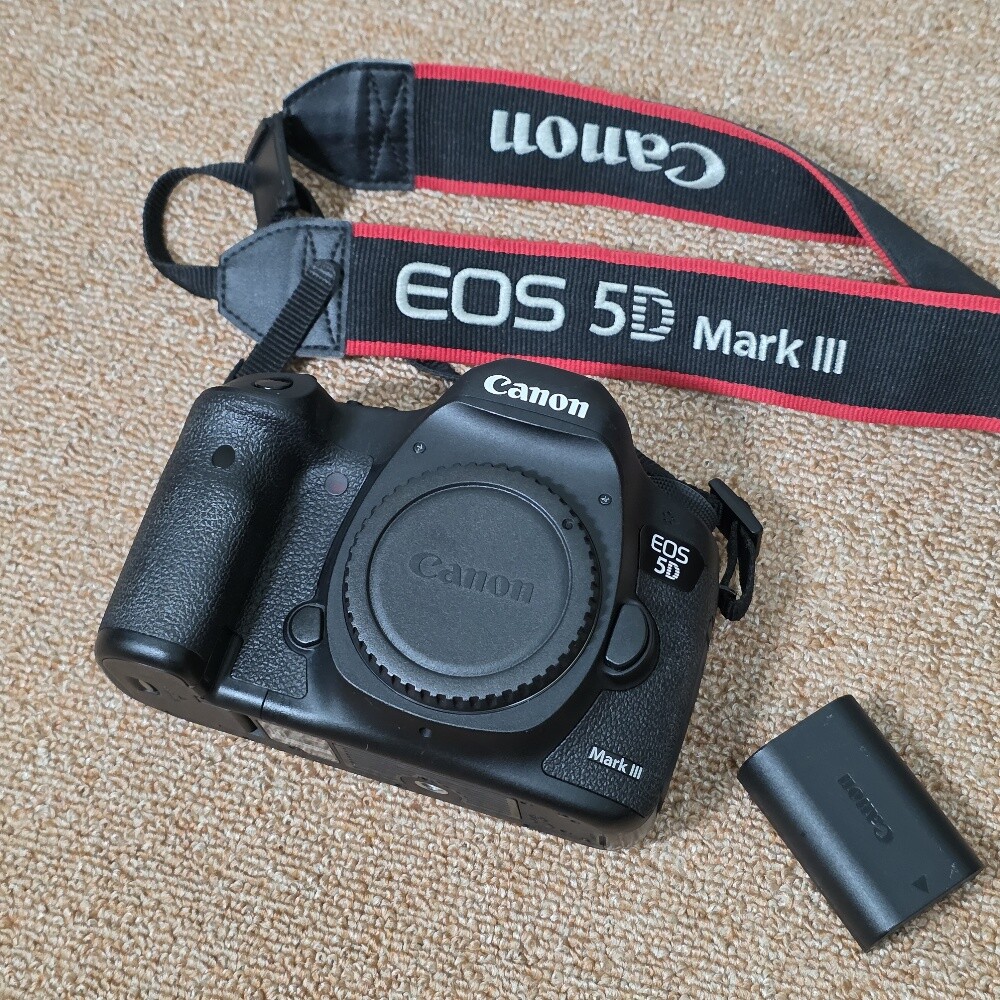 Canon 5D Mark iii - 2