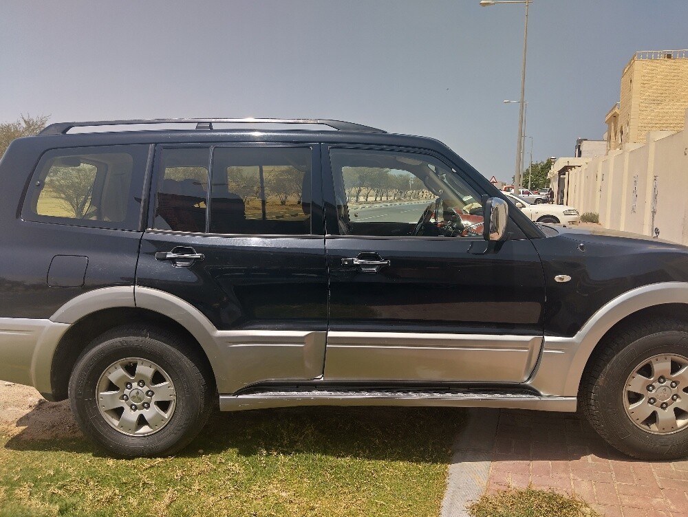 black Pajero - 3