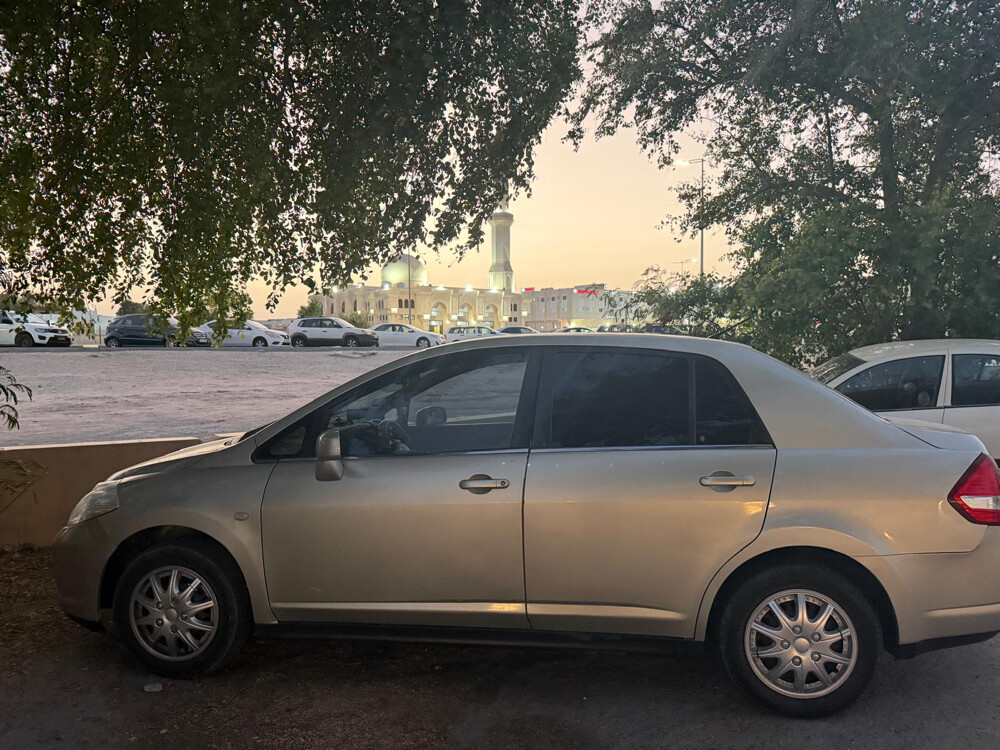 NISSAN TIIDA - 2