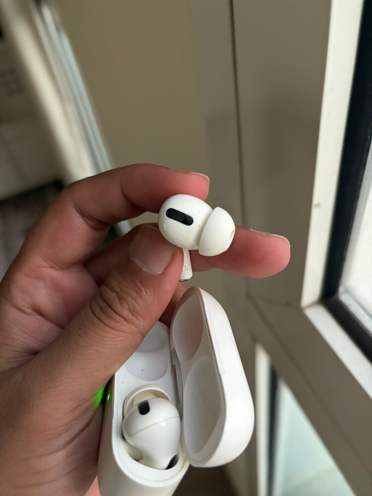 Orignal apple AirPods Pro 1 - 3