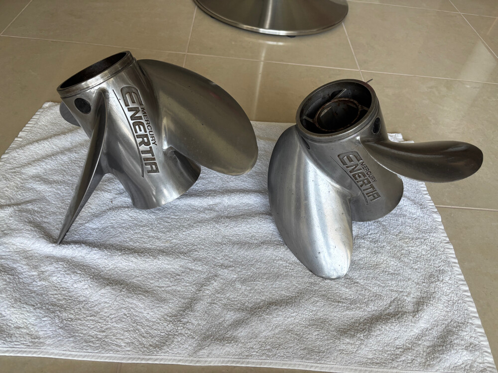 Twin Mercury Enertia 19” propellers - 5