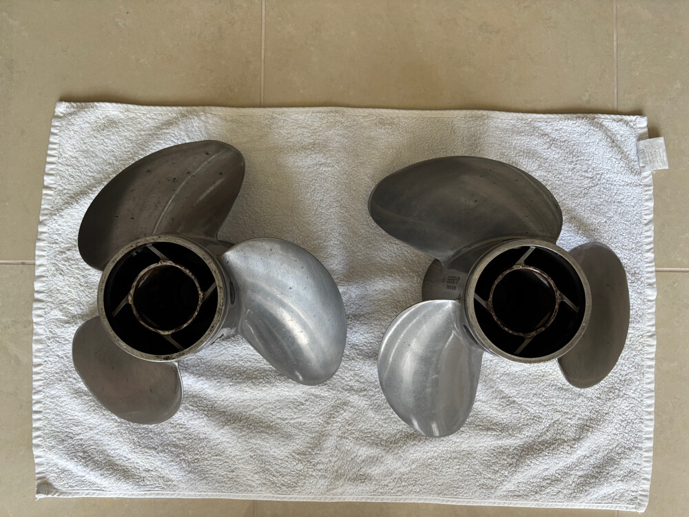 Twin Mercury Enertia 19” propellers - 6