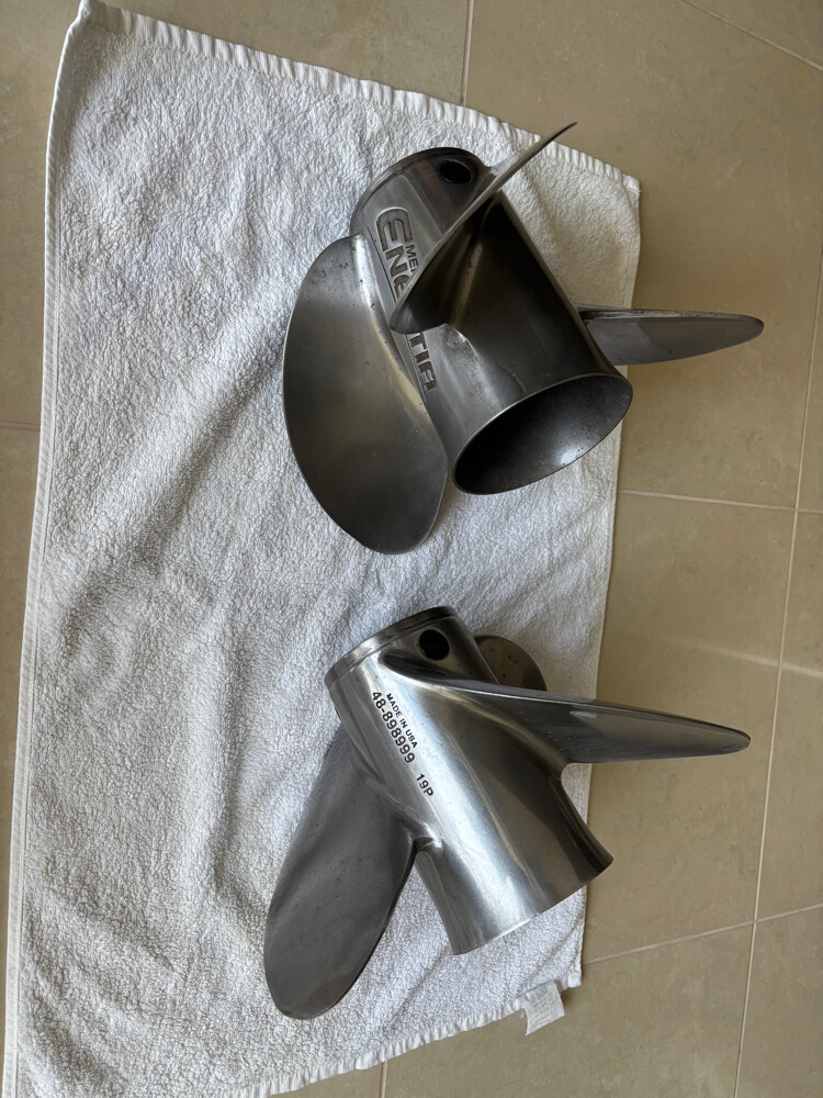 Twin Mercury Enertia 19” propellers - 9