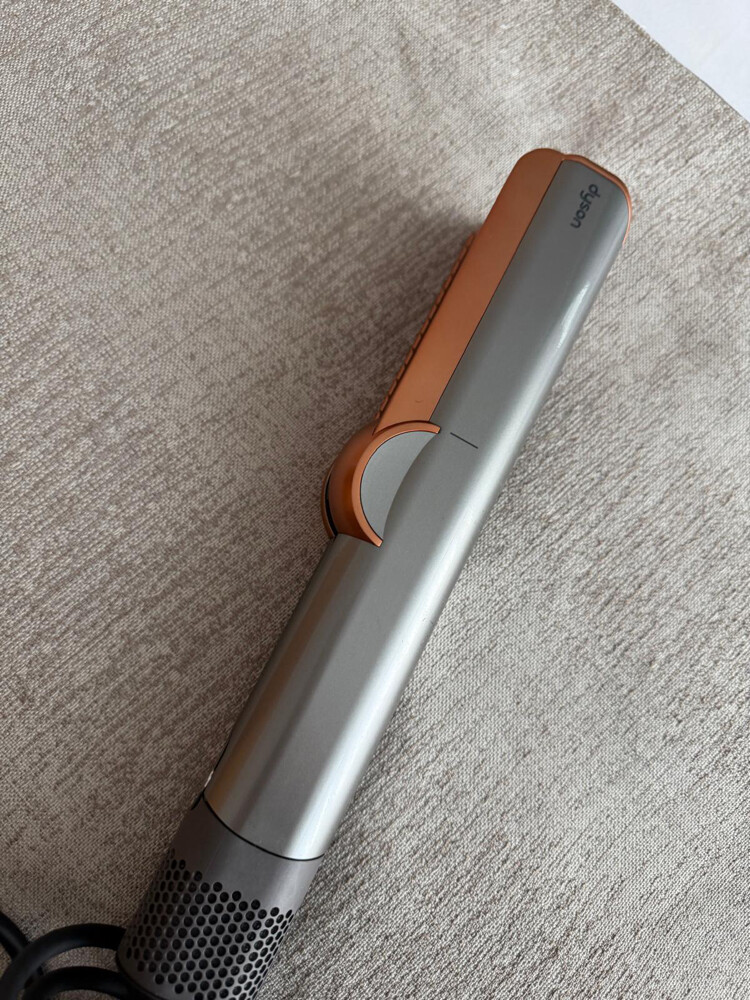 dyson airstrait - 1
