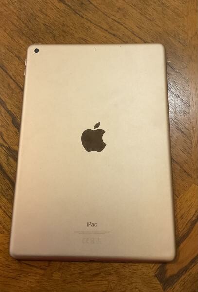 Ipad 7+ free cover + charger - 2
