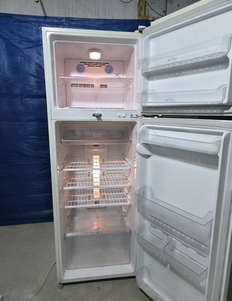 ثلاجة للبيع بحالة جيدة - 2
