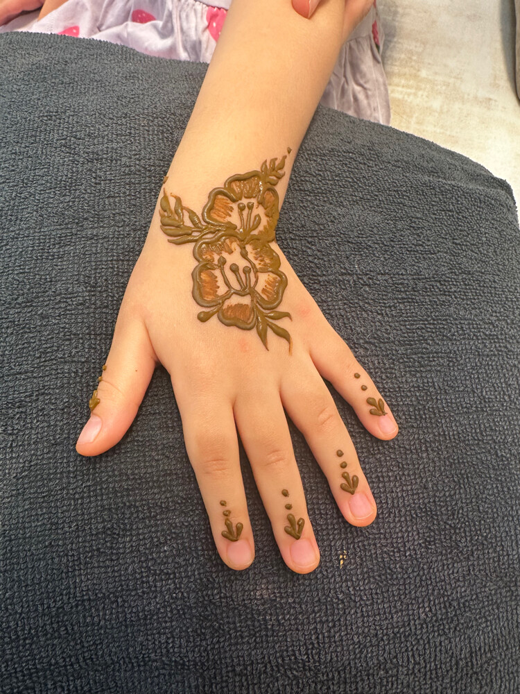 henna  - 8