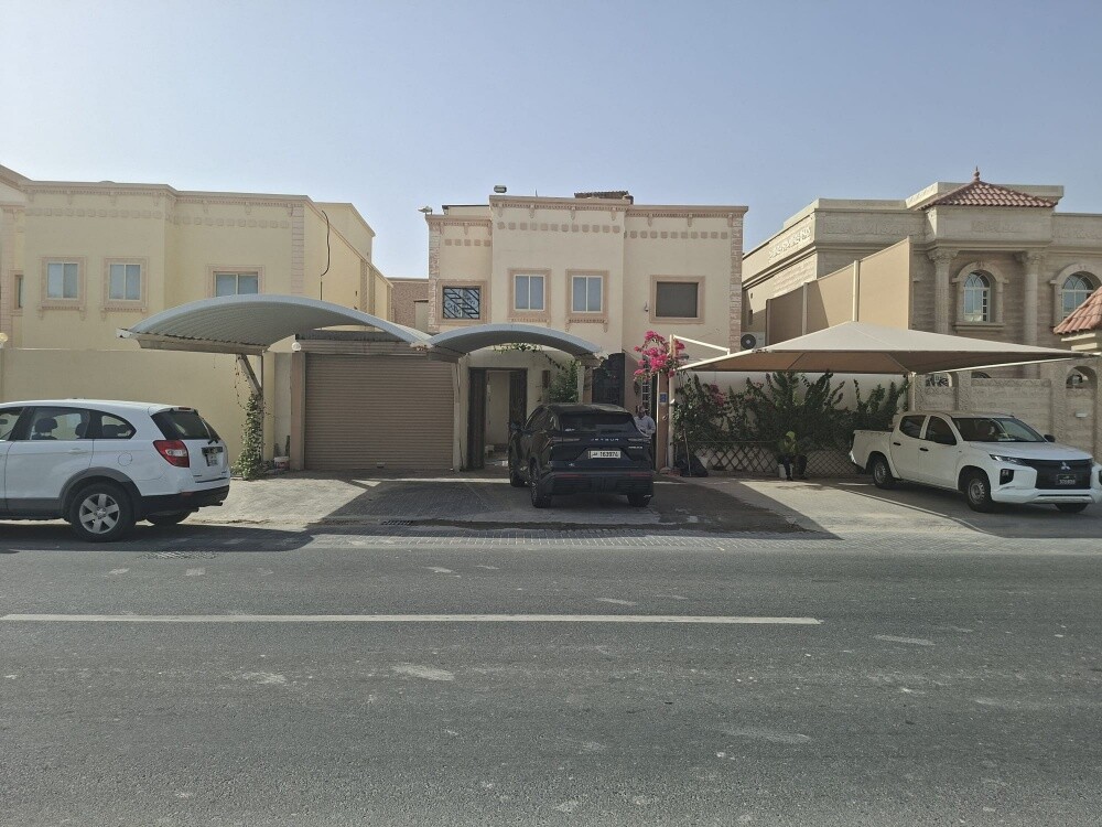 G 1 bent with 2 Roof
Car parking - 12