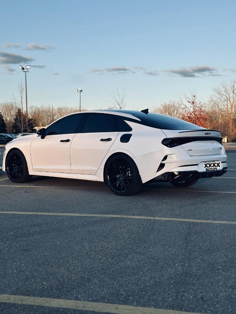 kia k5 model 2023 - 1