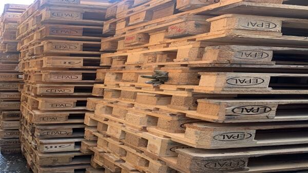 Used Wooden & Plastic Pallets - 4