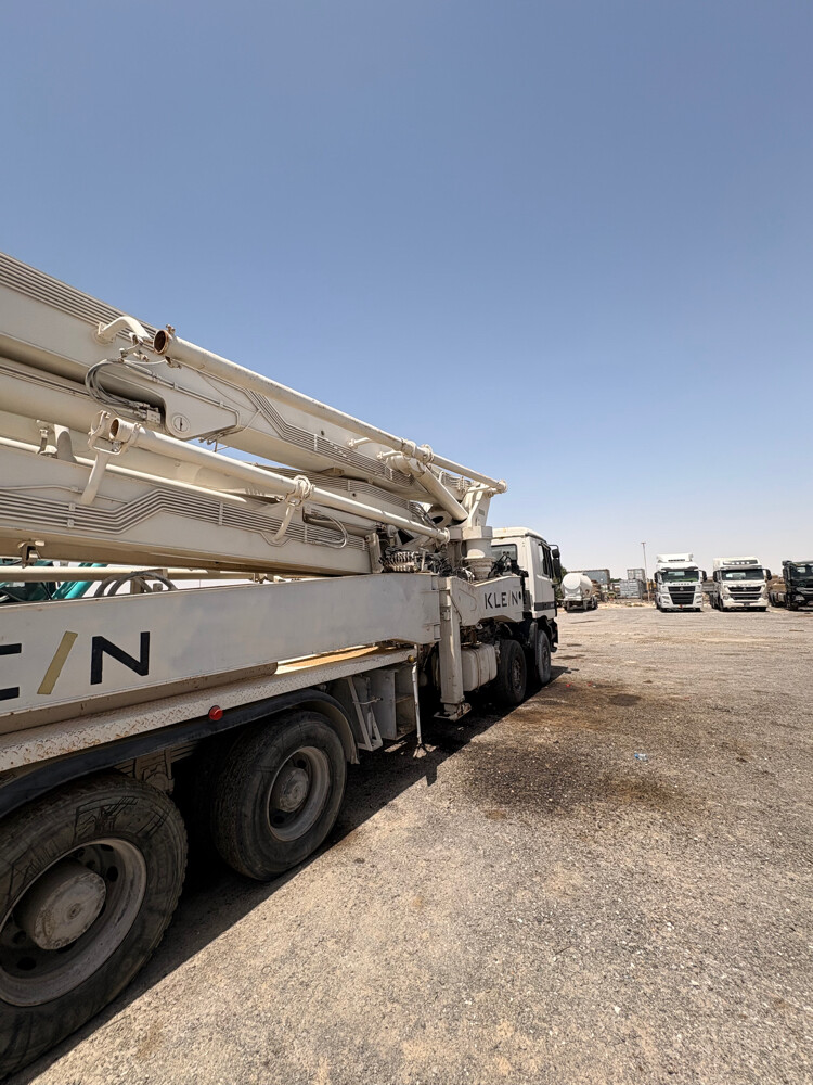 CEMENT PUMP CLEAN GERMANY 42 M - 2