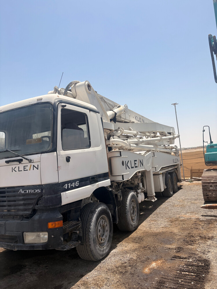 CEMENT PUMP CLEAN GERMANY 42 M - 1