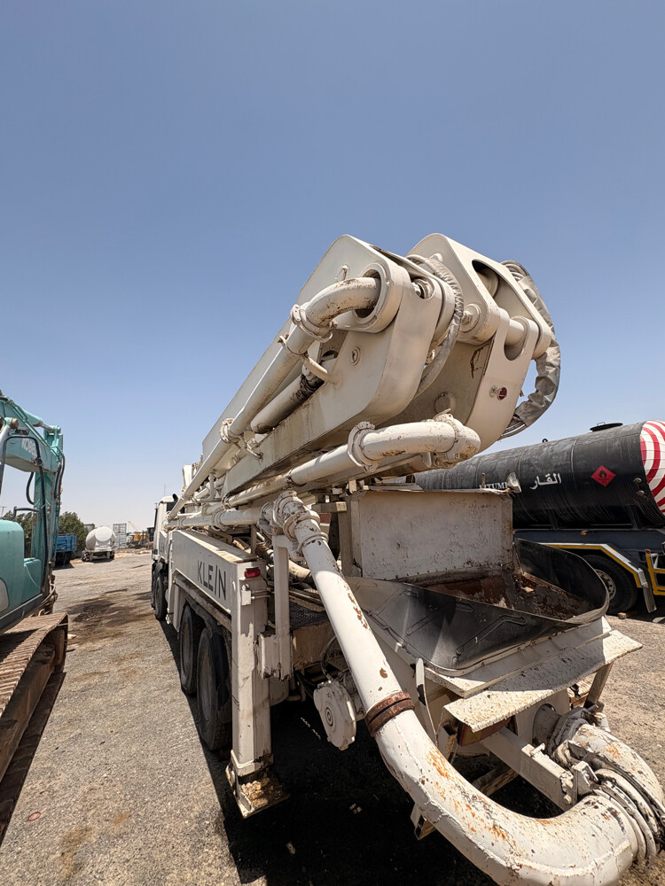 CEMENT PUMP CLEAN GERMANY 42 M - 3