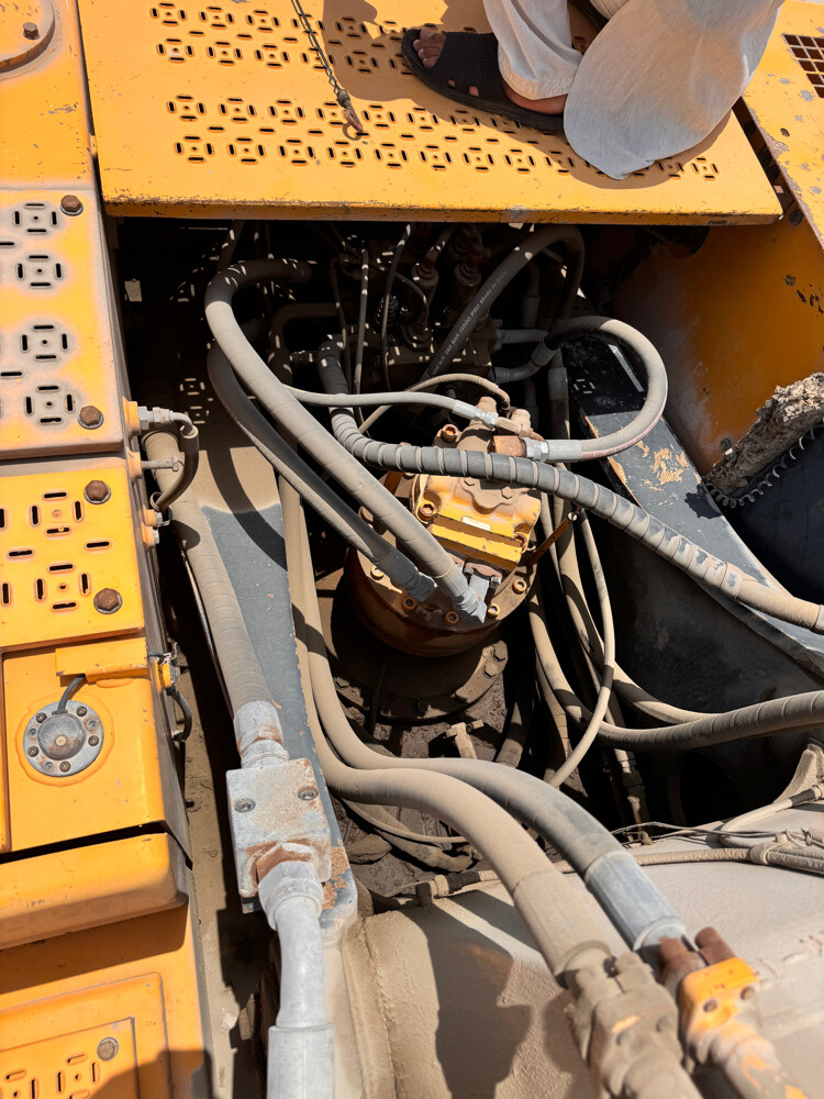 hyundai 300 excavator - 3