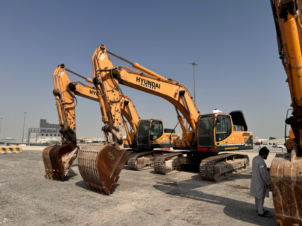 hyundai 300 excavator - 1