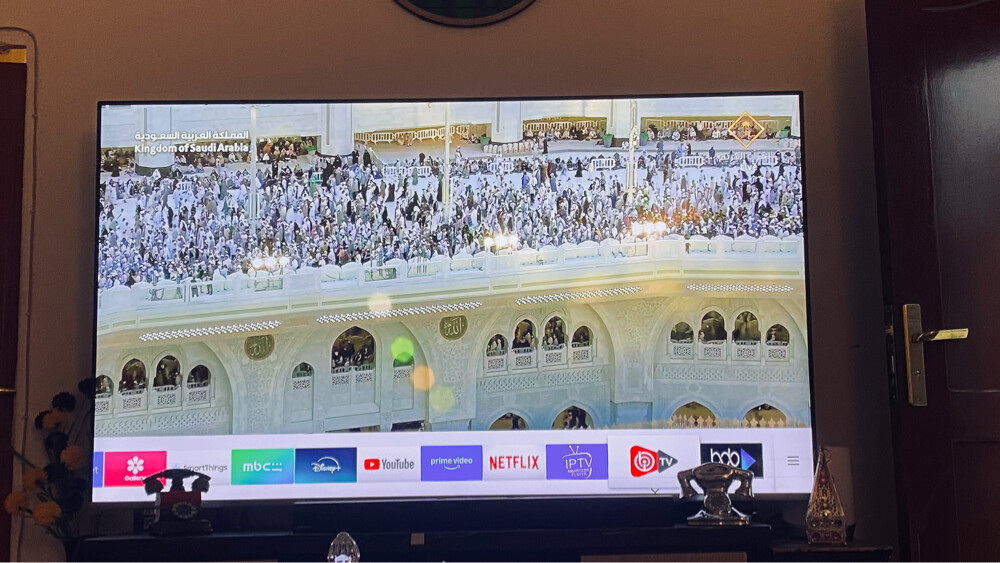 شاشة سامسونج سمارت 82 انش فور كي  - 1