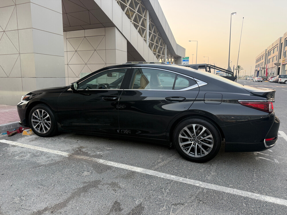  2023 Lexus Es300h  - 3