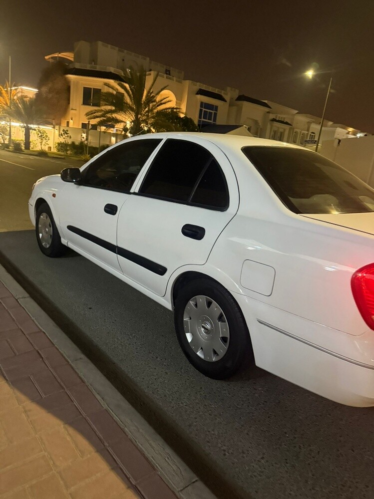 Nissan Sunny Japan 2008 - 3