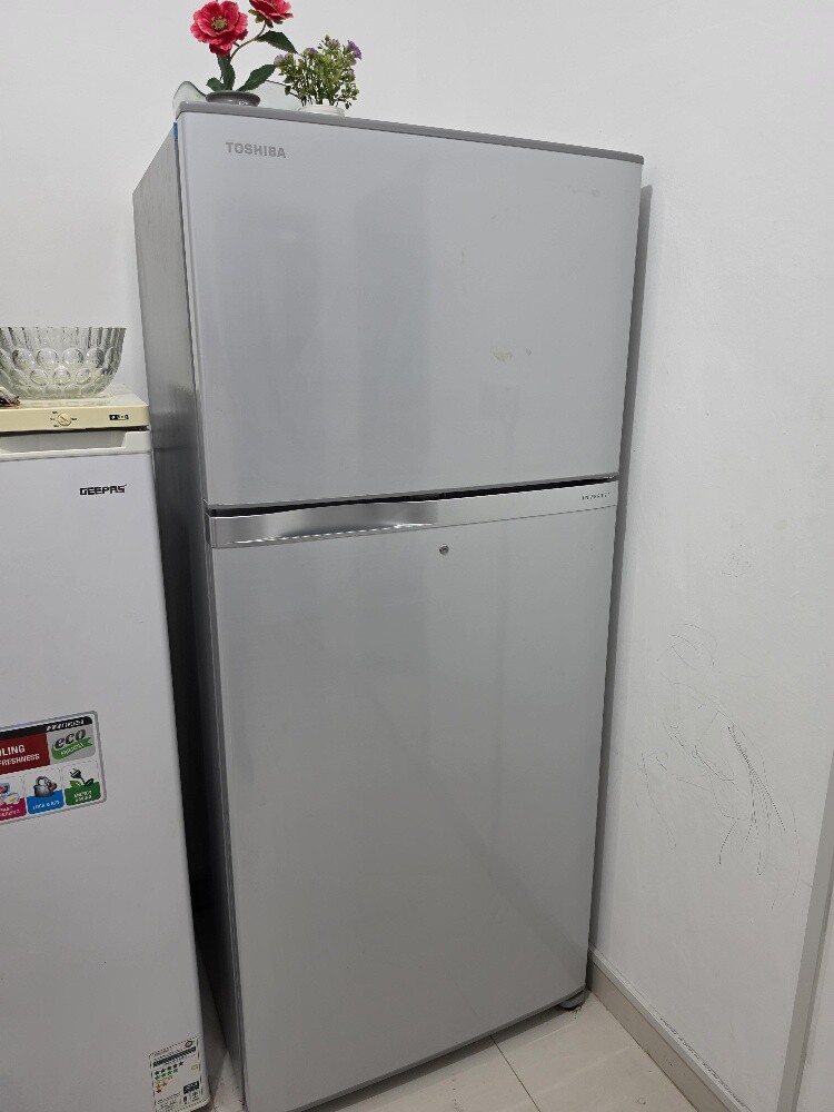 835ltr Toshiba Japan like new - 1