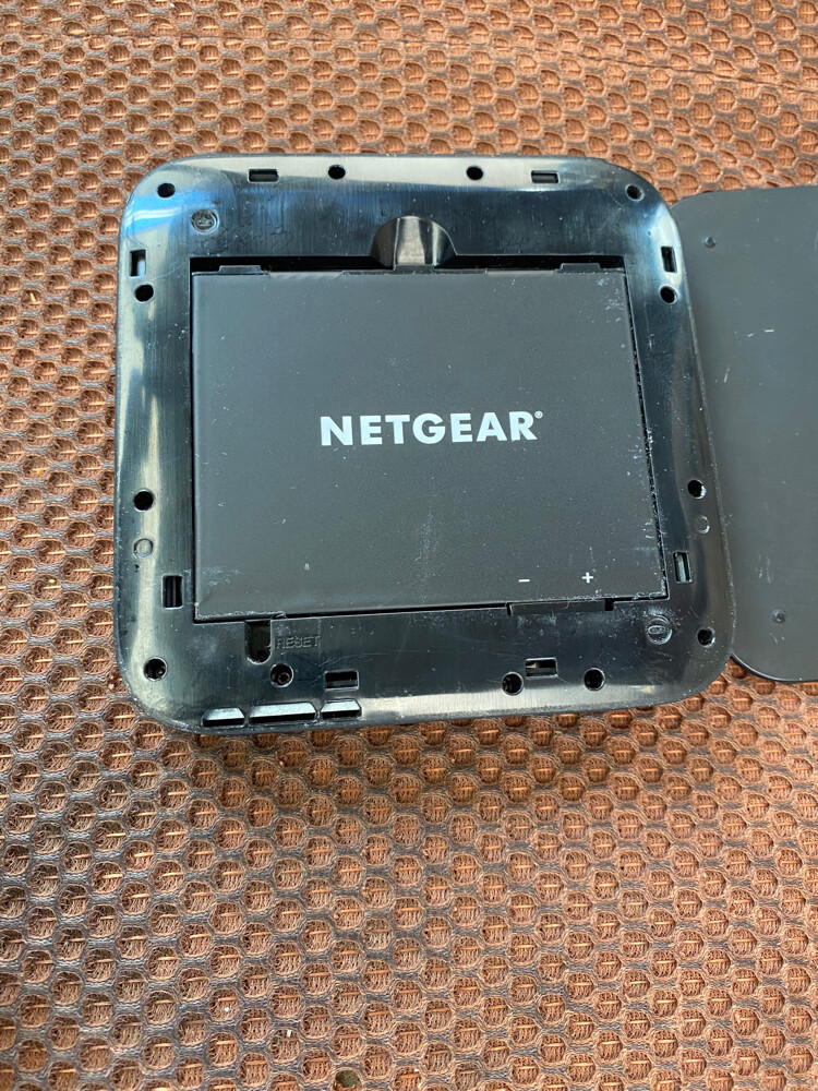Netgear MR5200 Nighthawk M5 - 4