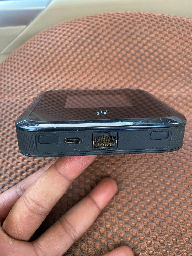 Netgear MR5200 Nighthawk M5 - 3